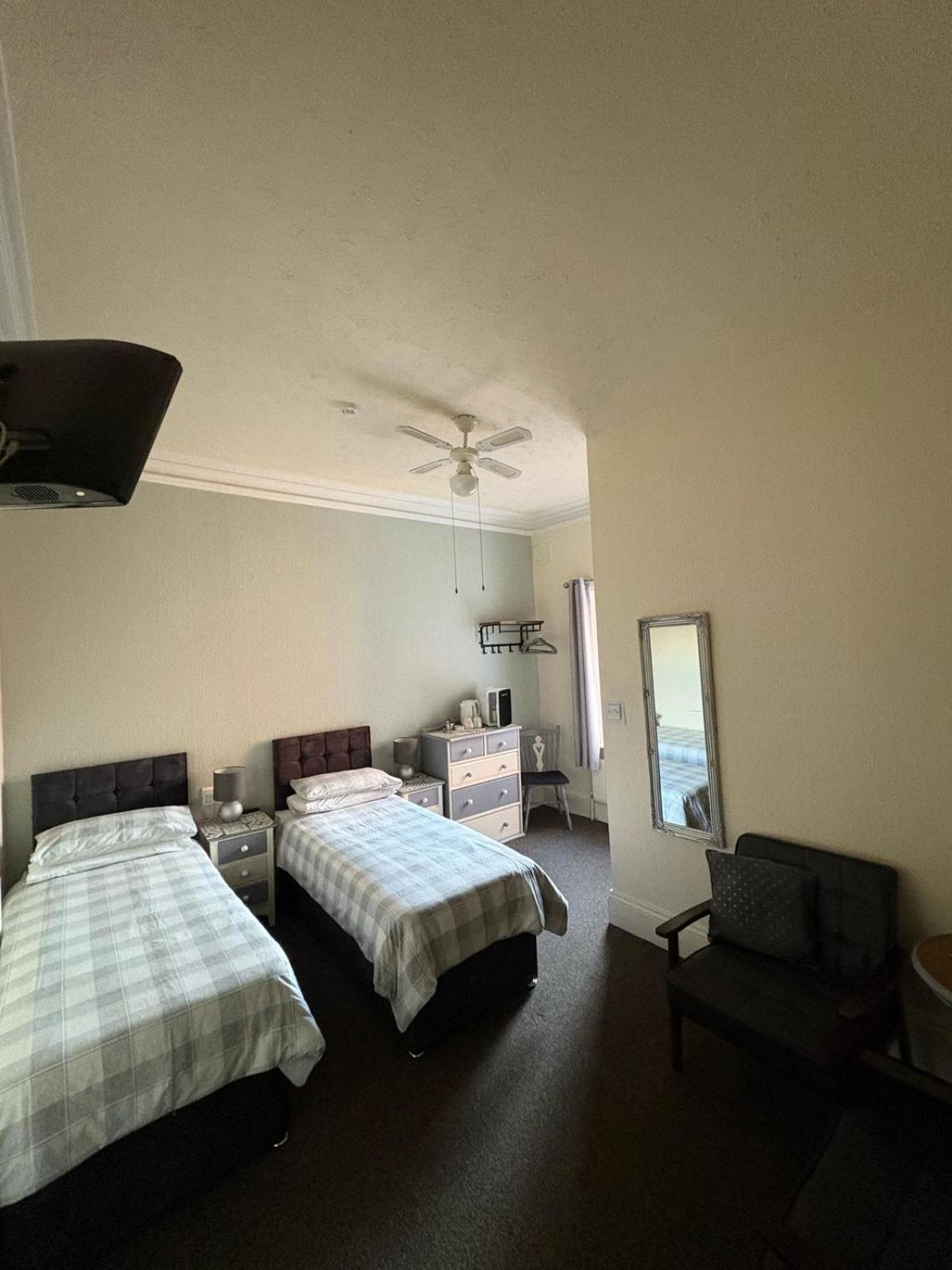 The Laurels Hotel สเกคเนส ภายนอก รูปภาพ